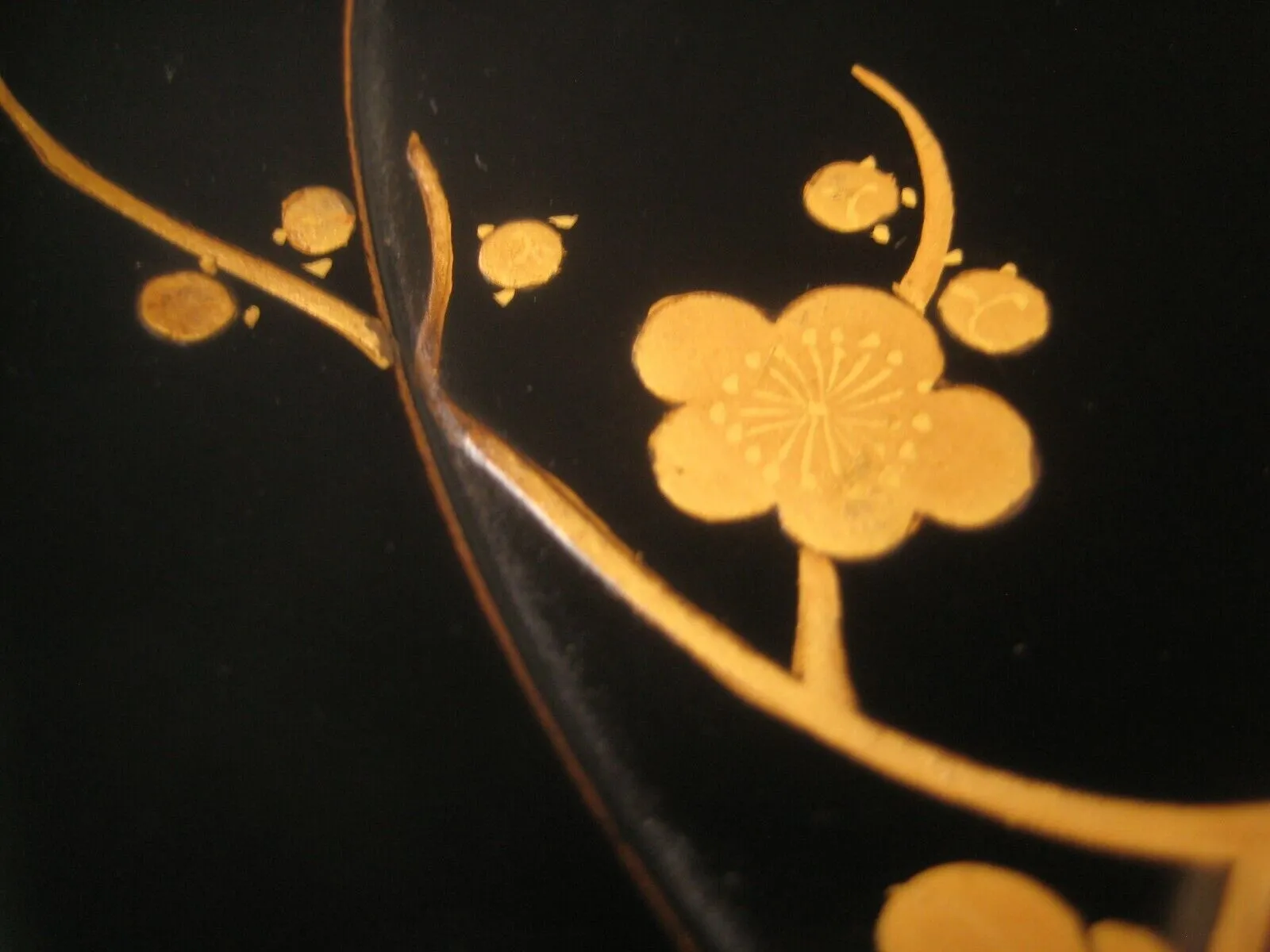 Antique Japanese Meiji Era 1860 Round Black Lacquer Shochikubai Makie Plate